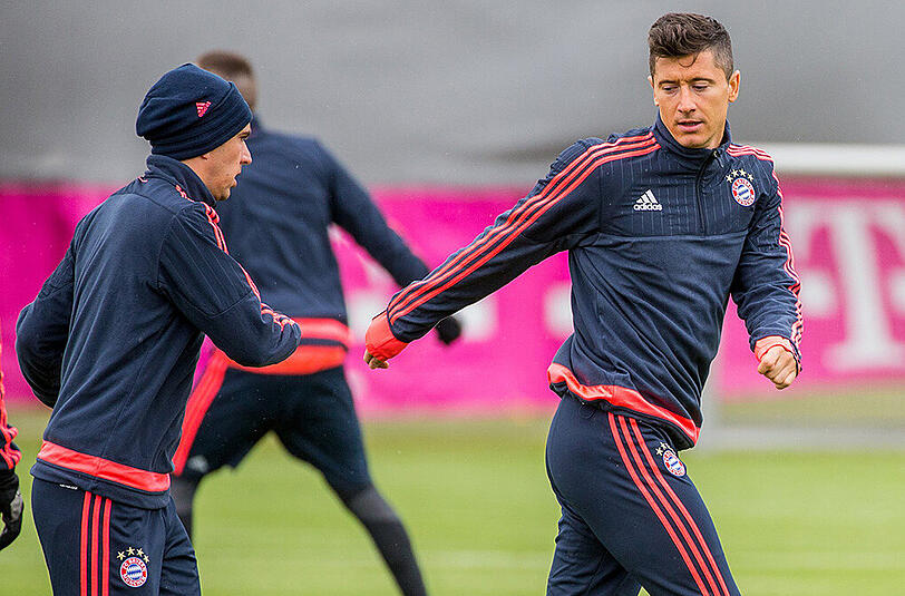 Lewandowski und Lahm hochkonzentriert beim Training.