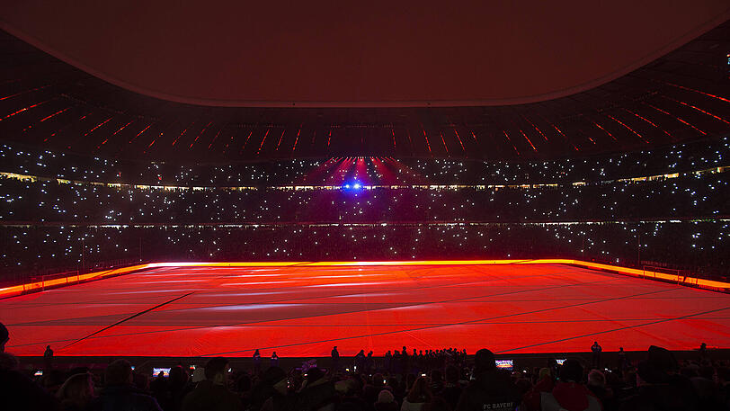 Die rote Allianz Arena...