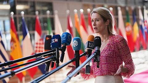Je länger Russland Krieg führe, desto härter sei die Reaktion der EU, sagte die EU-Außenbeauftragte Kaja Kallas.