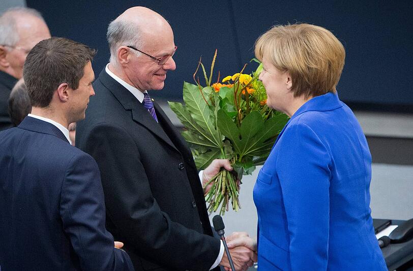 Glückwunsch für den neuen und alten Bundestagspräsidenten: Norbert Lammert wurde mit fast 95 Prozent wiedergewählt.