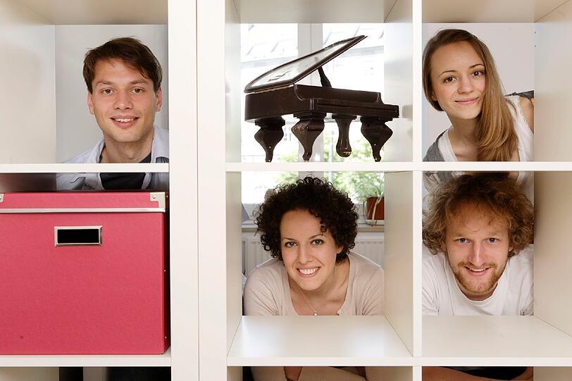 Matthias Mayr, Katharina Khodos, Miriam Ströher und Tim Schuseil(von links) haben in ihrer WG dazu gelernt:&bdquo;Wir achten beim Kauf jetzt mehr auf Energieeffizienz.&ldquo;