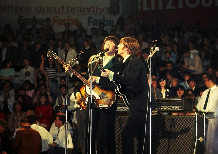 Im Duett: die Beatles Paul McCartney (li.) und John Lennon.
