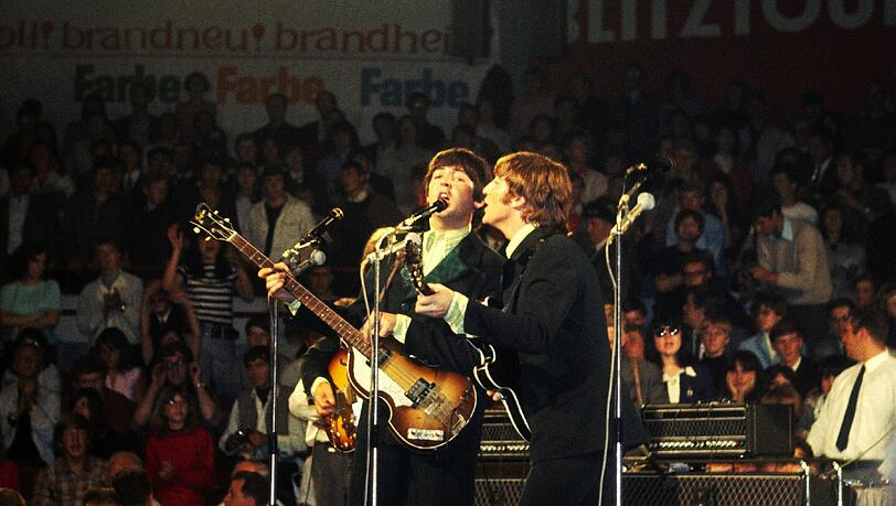 Im Duett: die Beatles Paul McCartney (li.) und John Lennon. Im Duett: die Beatles Paul McCartney (li.) und John Lennon.