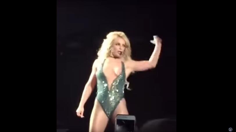 Britney Spears verrutschte das Kleid