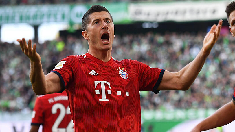 ROBERT LEWANDOWSKI, NOTE 1: Kam frustriert von Polens Nationalelf zurück, hatte auch in den letzten drei Partien mit Bayern nicht getroffen. Hätte beinahe mit einem akrobatischen Nachschuss die Führung erzielt (25.), vollstreckte dann eiskalt nach öffnendem Hummels-Pass zum 1:0. Erhöhte nach William-Patzer auf 2:0 – seine Saisontreffer vier und fünf. Toller Vorlagen-Pass auf James vor dem 3:1. ROBERT LEWANDOWSKI, NOTE 1: Kam frustriert von Polens Nationalelf zurück, hatte auch in den letzten drei Partien mit Bayern nicht getroffen. Hätte beinahe mit einem akrobatischen Nachschuss die Führung erzielt (25.), vollstreckte dann eiskalt nach öffnendem Hummels-Pass zum 1:0. Erhöhte nach William-Patzer auf 2:0 – seine Saisontreffer vier und fünf. Toller Vorlagen-Pass auf James vor dem 3:1.