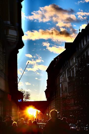 Der Sonnenuntergang über der Sendlinger Straße am Samstag - eingefangen von AZ-Leser Helmut Stöcklin.
