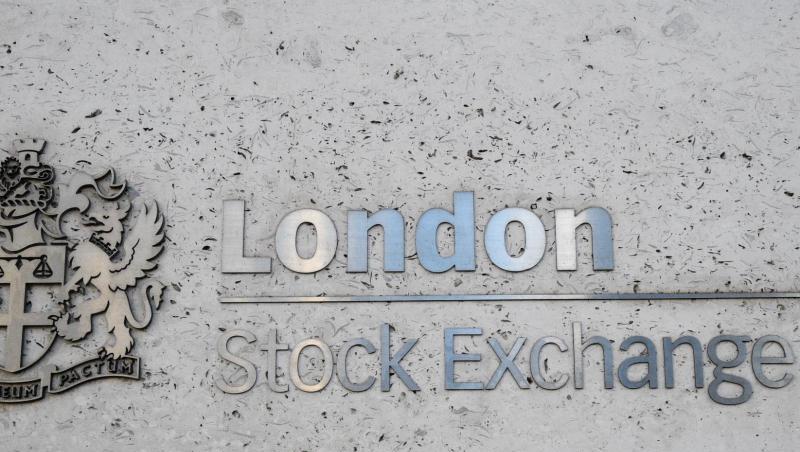 Ein Schild der Londoner Börse im Bankenviertel City of London. Ein Schild der Londoner Börse im Bankenviertel City of London.