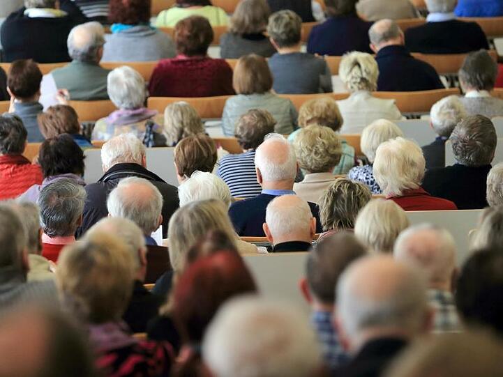 Studierende in einem Hörsaal der Universität Magdeburg: Laut Unesco-Weltbericht gehört Deutschland zu den 19 Prozent der Länder, die über 4 Prozent ihres Bildungsbudgets in lebenslanges Lernen investieren.
