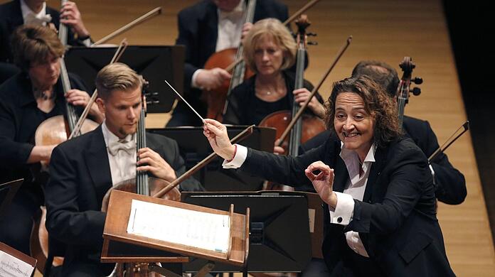 Die Dirigentin Nathalie Stutzmann.