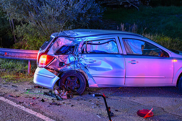 Der Autofahrer erlitt nach dem Unfall einen Schock.