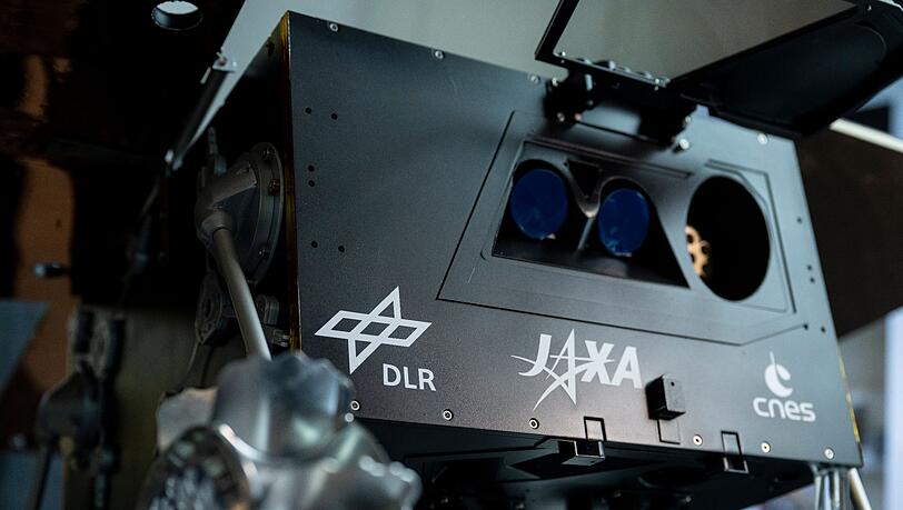 Die Navigationskamera am Modell des Mars-Rovers "Idefix", der während einer Pressekonferenz.