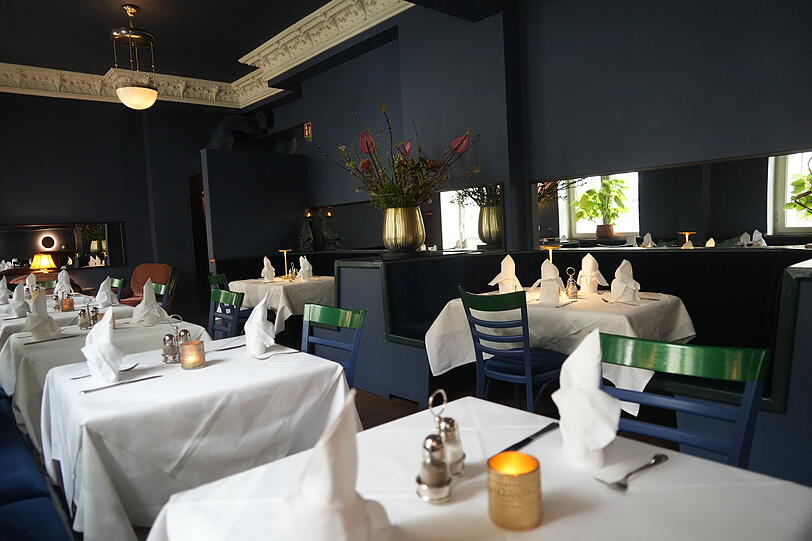 Die Einrichtung ist elegant, das Essen kreativ, die Preise im mittleren Bereich.