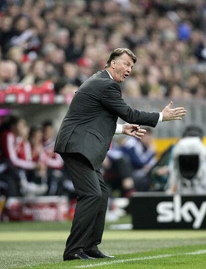SAISON 2009/2010: Bayern-Trainer Louis van Gaal musste das vierte sieglose Spiel in Folge mit ansehen. Im Heimspiel gegen Leverkusen reichte es für den FC Bayern nur zu einem 1:1.
