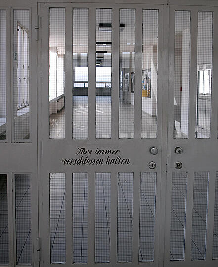 "Türe immer verschlossen halten": Impression aus Stadelheim.