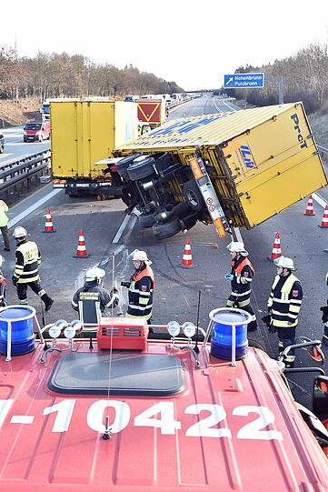 Schwerer Lkw-Unfall auf der A99. Die Bilder von der Unfallstelle.