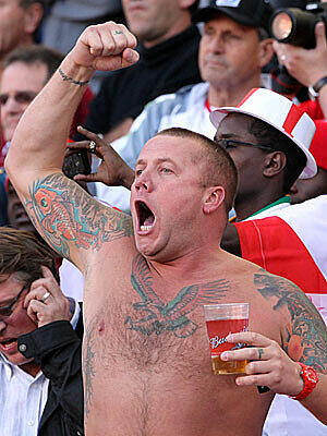 Die schrägsten und lustigsten England-Fans. Euch wollen wir bei der Frauen-WM nicht jubeln sehen. Die Bilder.