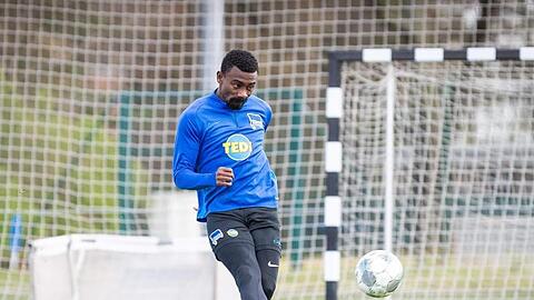 Bei Hertha BSC nach seinem Kabinen-Video suspendiert: Salomon Kalou.
