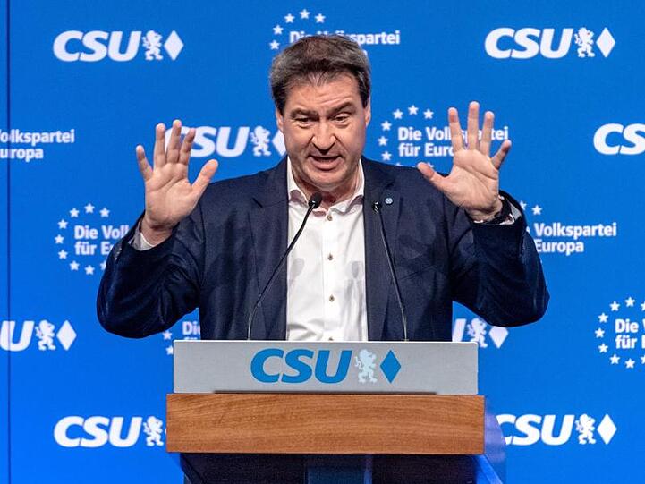 Markus Söder (CSU), Bayerns Ministerpräsident, spricht während einer Kundgebung. Foto: Armin Weigel/Archivbild