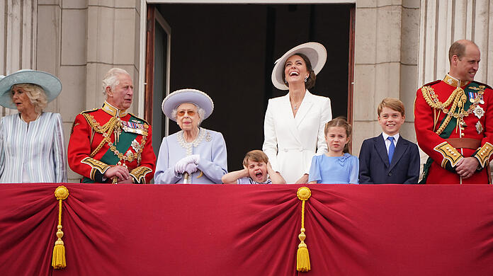 Die Royals haben ihren Balkon-Auftritt zur "Trooping the Colour"-Parade sichtlich abgespeckt.