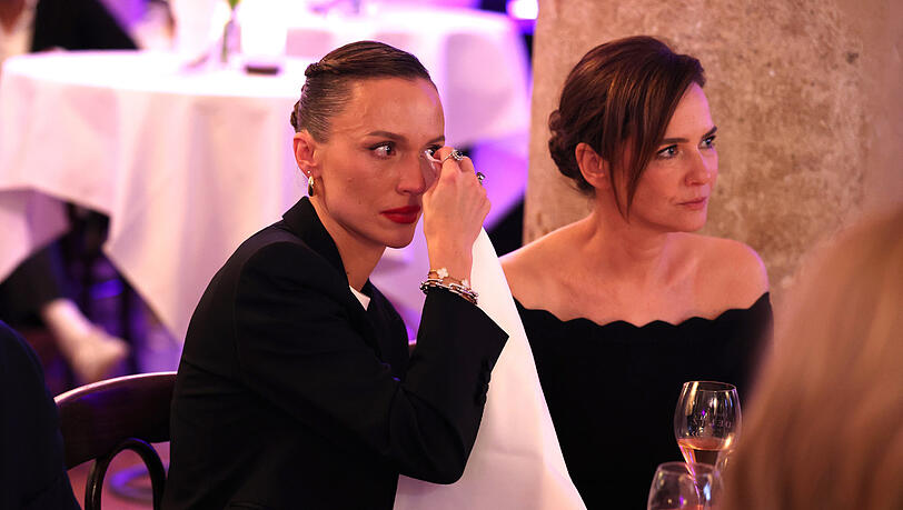 Kinder mit angeborenen Herzfehlern: ein Thema, das der Gastgeberin und selbst betroffenen Mutter Viky Rader (l.) ans Herz geht - hier mit Judith Dommermuth (Juvia).