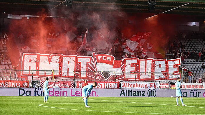 Wollen weiterhin im Grünwalder Stadion spielen: Die Amateure des FC Bayern. Wollen weiterhin im Grünwalder Stadion spielen: Die Amateure des FC Bayern.