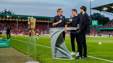 Niko Kovac (m.) beim Interview mit ARD-Moderator Matthias Opdenhövel (l.) und Experte Thomas Broich.