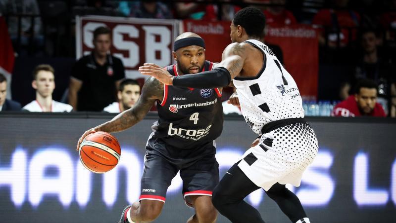 Tyrese Rice von Brose Bamberg (l) ist in Aktion gegen Tony Taylor von Virtus Bologna. Foto: David Pintens/BELGA Tyrese Rice von Brose Bamberg (l) ist in Aktion gegen Tony Taylor von Virtus Bologna. Foto: David Pintens/BELGA
