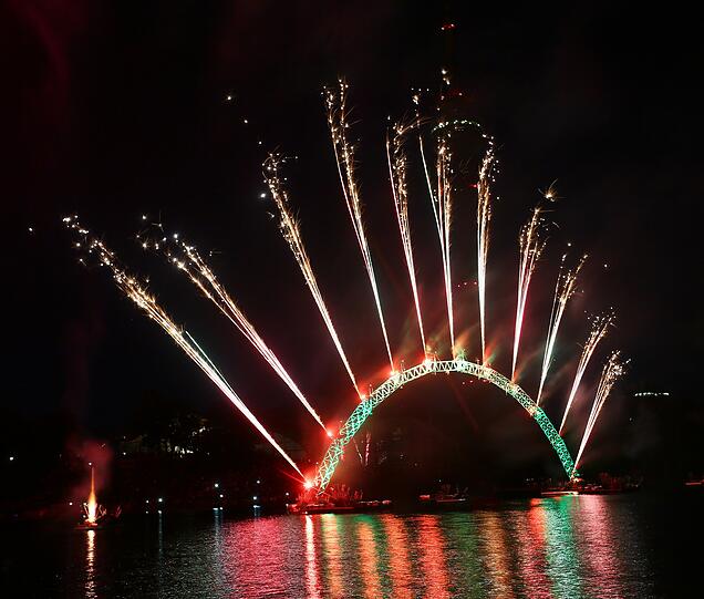 Beim "Sommernachtstraum" im Olympiapark bekamen die Münchner ein Feuerwerk der Superlative geboten. Die Bilder der Pyro-Show.
