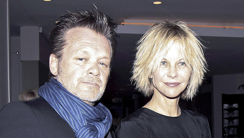 Im November 2018 gaben Meg Ryan und John Mellencamp ihre Verlobung bekannt Im November 2018 gaben Meg Ryan und John Mellencamp ihre Verlobung bekannt