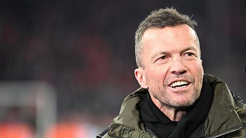 Lothar Matthäus, TV-Experte und ehemaliger Fußballspieler, spricht.