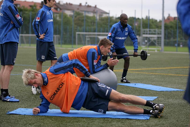 Die Löwen legen sich in Maria Taferl ordentlich ins Zeug: Bankdrücken, Übungen am Gummiseil, Lauftraining - die Bilder aus dem Trainingslager.