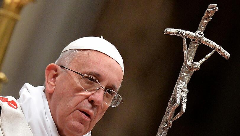 Papst Franziskus erteilt zum ersten mal den Segen "Urbi et Orbi" auf dem Petersplatz. Papst Franziskus erteilt zum ersten mal den Segen "Urbi et Orbi" auf dem Petersplatz.