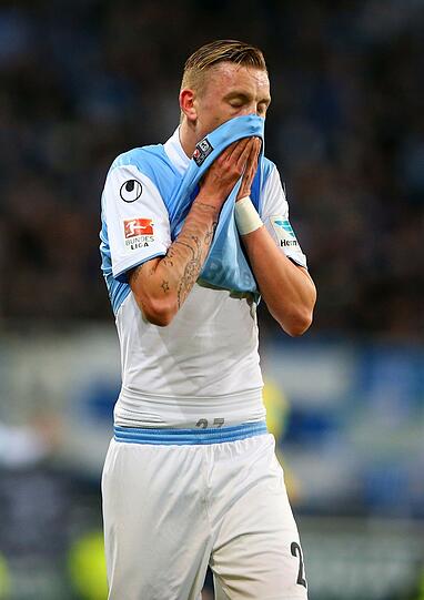 Marius Wolf Note 5

Durfte nach seinem Jokertor gegen St. Pauli anstelle von Simon ran. Lange Zeit passiv, dann fast das Pauli-Deja-Vu: Diesmal ging sein Kopfball-Aufsetzer vorbei (67.).
