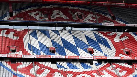 Das FC Bayern Logo ist zu sehen.
