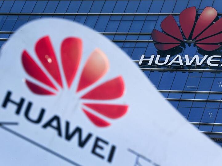 Zum Handelskonflikt mit den USA kommt für den chinesischen Technologiekonzern jetzt noch die Coronavirus-Krise. Huawei legte beim Umsatz spärlich zu.