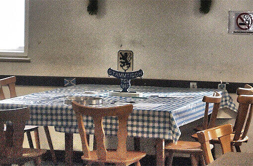 Das kleine Derby zwischen den Regionalliga-Teams des FC Bayern und des TSV 1860 München hat AZ-Sportchef Gunnar Jans für einen kleinen Streifzug durch das marode Grünwalder Stadions genutzt. Dort sind ihm beachtliche Motive untergekommen. Sehen Sie die Aufnahmen in der Bilderstrecke!