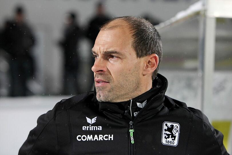 16.12.2012: Schmidt bleibt &bdquo;Löwen&ldquo;-Coach bis zum Saisonende. &bdquo;Er wird Trainer über die Winterpause hinaus bleiben&ldquo;, erklärt überraschend Präsident Dieter Schneider vor dem letzten Heimspiel des Jahres.