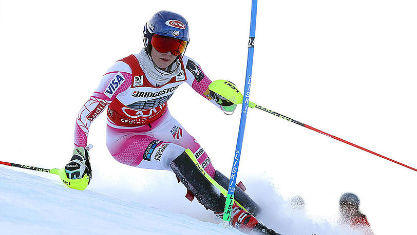 Die Königin im Stangenwald: Mikaela Shiffrin fuhr beim Slalom-Weltcup in Sestriere ihren elften Sieg hintereinander ein. Die Königin im Stangenwald: Mikaela Shiffrin fuhr beim Slalom-Weltcup in Sestriere ihren elften Sieg hintereinander ein.