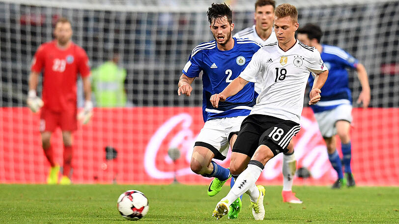 JOSHUA KIMMICH - NOTE 2: Rechter Part der Dreierkette. Stabiler Dauer(b-)renner. Macht sich diesen Sommer chic und fit für die Position, die man bei Bayern ab August für ihn vorgesehen hat. So heißt es zumindest. Feine Flanke auf Wagners Kopf vor dem 2:0. Und auf Brandts Schädel vor dem 6:0. Und wieder auf Wagners Kopf zum 7:0.