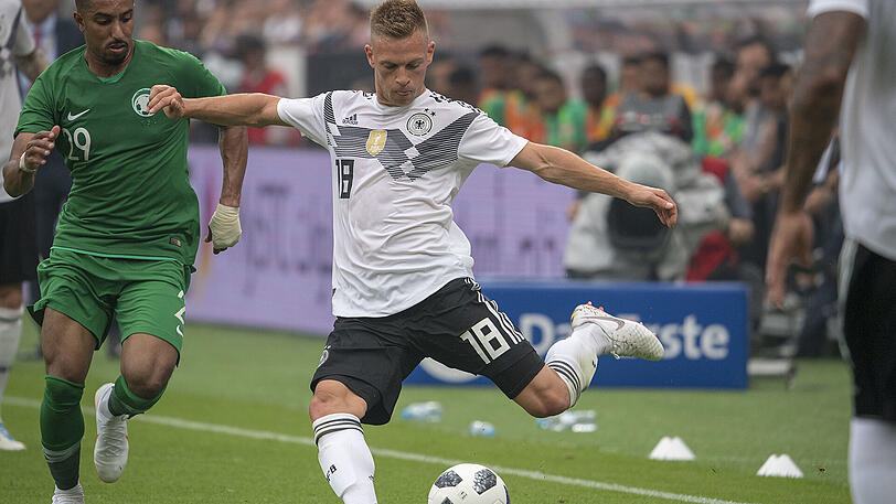 JOSHUA KIMMICH - NOTE 3.
Zuckerball mit rechts in den Lauf von Reus als Ausgangspunkt des 1:0. Gute Hereingaben vors Tor, eine überraschte beinahe den Torhüter der Gäste.