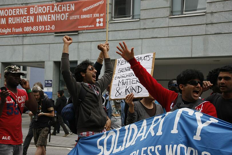 Rund 350 Menschen demonstrierten am Samstag für eine Verbesserung der Situation von Flüchtlingen.