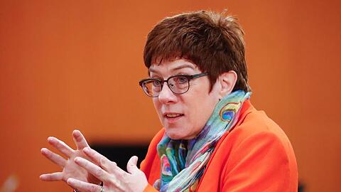 Verteidigungsministerin Kramp-Karrenbauer stellt das KSK auf den Prüfstand.