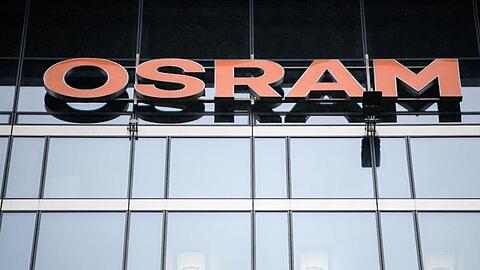 Das Osram-Logo ist an der Glasfassade der Zentrale der Firma Osram zu sehen. Foto: Matthias Balk/Archiv