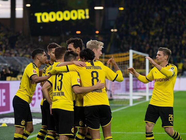 Nach dem Pokalsieg gegen Gladbach feierte Dortmund auch gegen Wolfsburg einen Heimdreier.