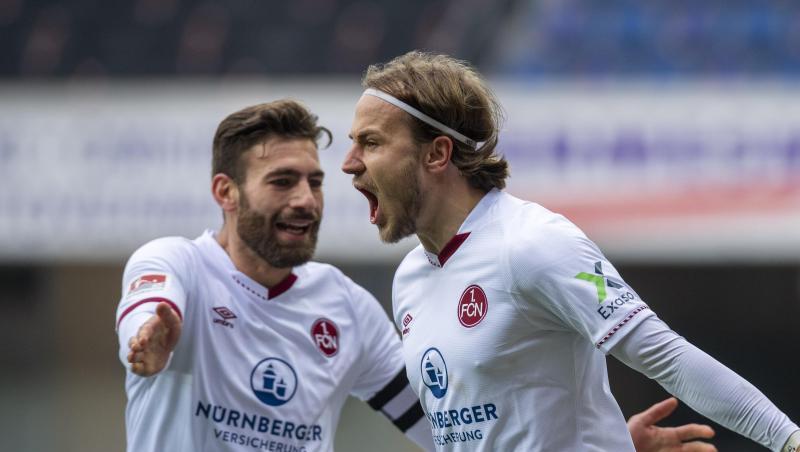 Nürnbergs Felix Lohkemper (r.) jubelt nach seinem Tor zum 0:2 mit Nürnbergs Enrico Valentini.