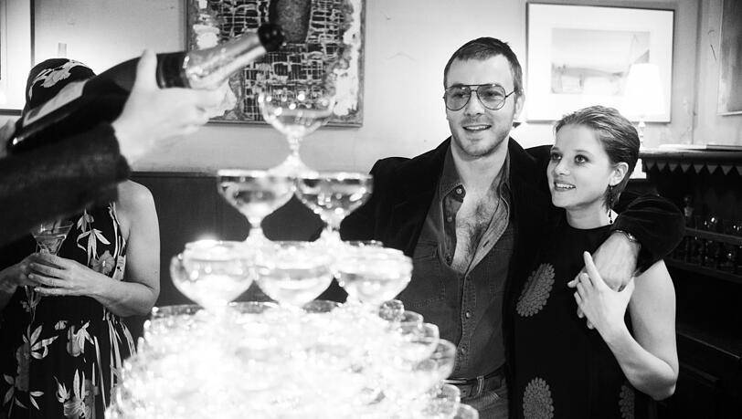 Der Schriftsteller Thomas Brasch (Albrecht Schuch) und seine Freundin Katarina (Jella Haase).