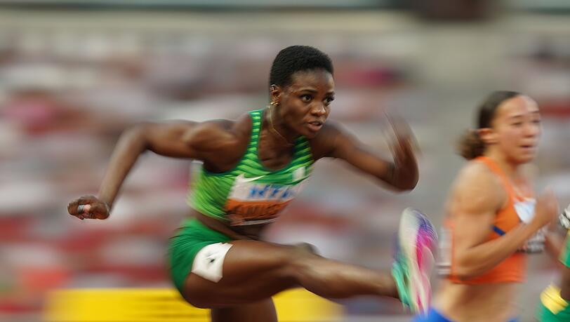 Hat ihren Titel bei den Leichtathletik-Weltmeisterschaften verloren: Tobi Amusan.