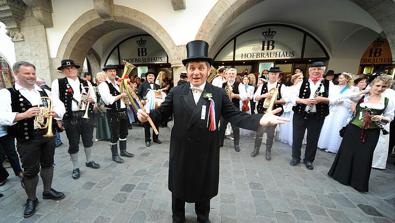 Die besten Bilder von der Vorstadthochzeit im Hofbräuhaus - zum Durchklicken! Die besten Bilder von der Vorstadthochzeit im Hofbräuhaus - zum Durchklicken!