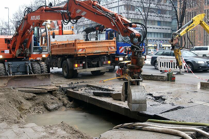 So sah's nach dem Rohrbruch in der Sonnenstraße aus. Die Bilder