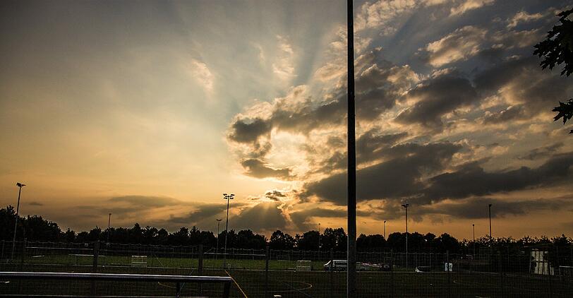 Ein wunderbarer Sonnenuntergang im Osten Münchens .